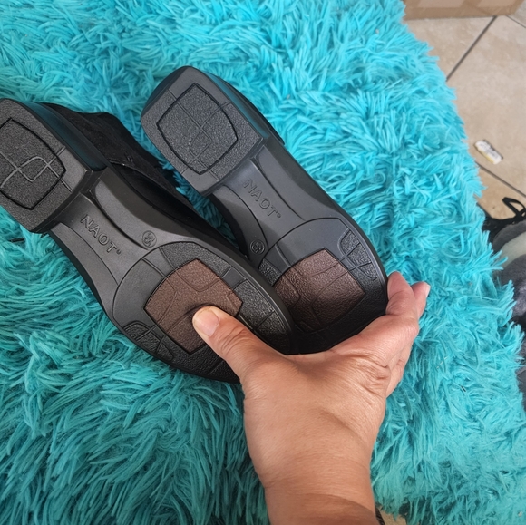 Naot both - Picture 6 of 7